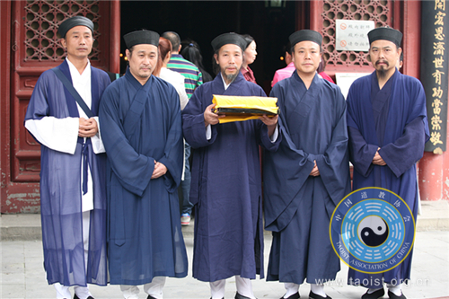 刘维为舞台剧《我的小伙伴》插曲拍摄MV 电音风加“字母舞”魅力无限-必一运动官网(图3) 必一运动官网