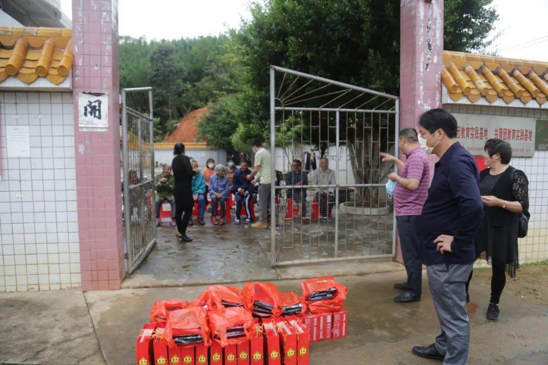 车田爱心人士对敬老院举行慰问 温暖老人心_bsports必一体育(图9)
车田爱心人士对敬老院举行慰问 温暖老人心_bsports必一体育(图9)