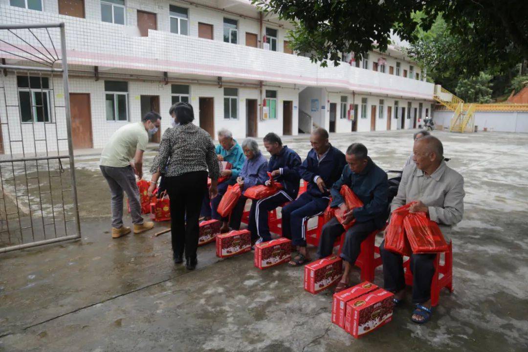 车田爱心人士对敬老院举行慰问 温暖老人心_bsports必一体育(图10)
车田爱心人士对敬老院举行慰问 温暖老人心_bsports必一体育(图10)