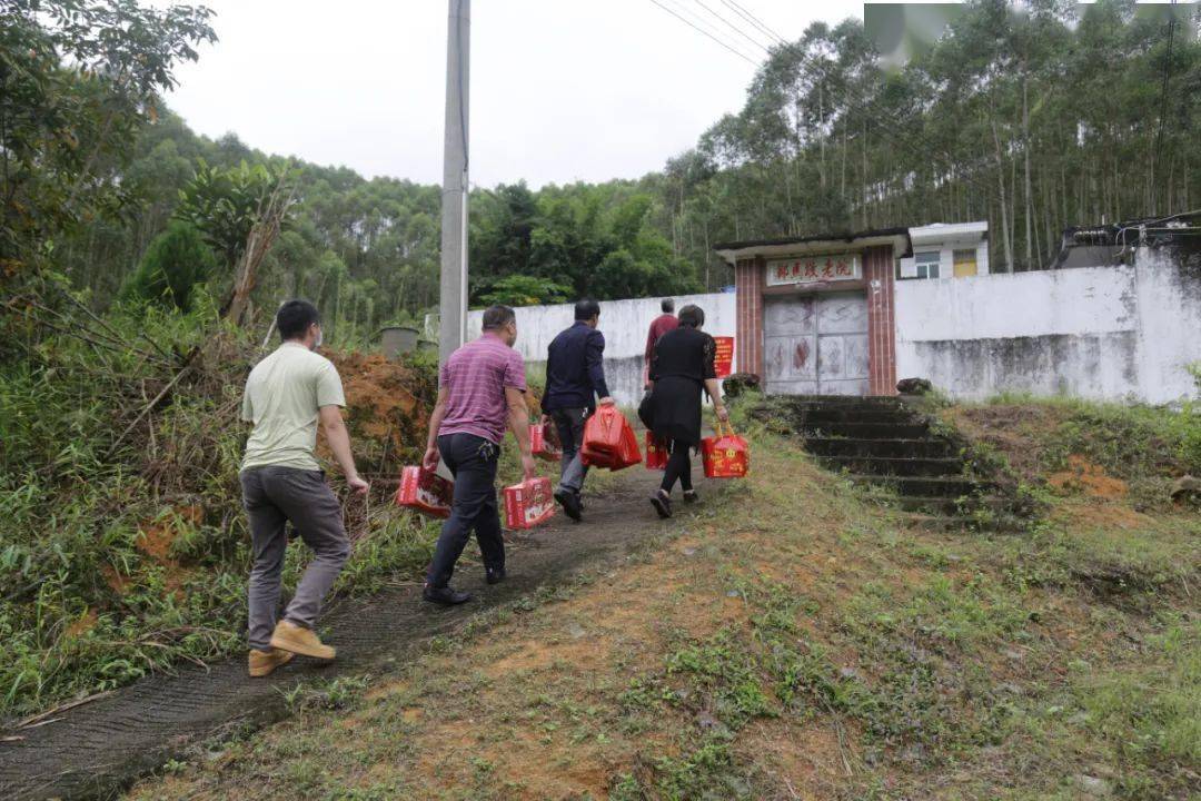 车田爱心人士对敬老院举行慰问 温暖老人心_bsports必一体育(图13)
车田爱心人士对敬老院举行慰问 温暖老人心_bsports必一体育(图13)