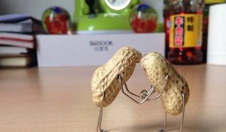 
笑话段子搞笑图片：老丈人 咱说话委婉点好不！_必一运动官网(图13)